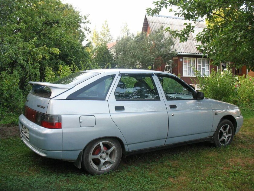 ВАЗ 2112 хэтчбек серебристый