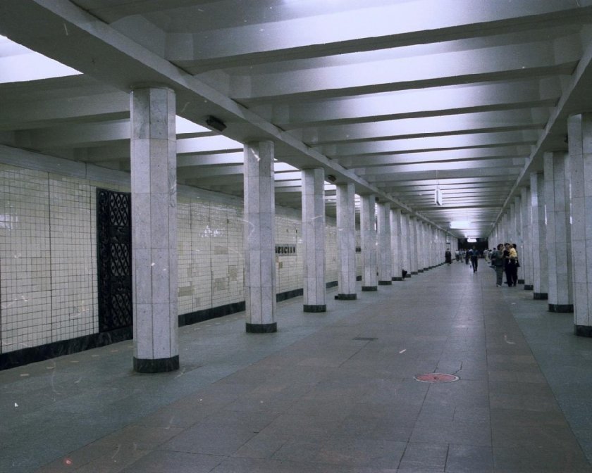 Метро Коломенская в 2000 году