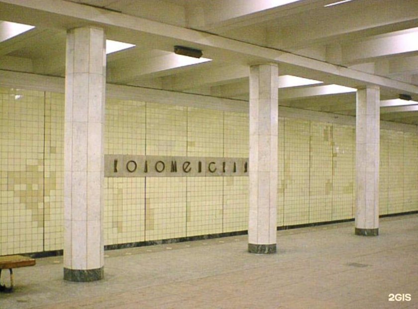 Вестибюль станции метро Коломенская