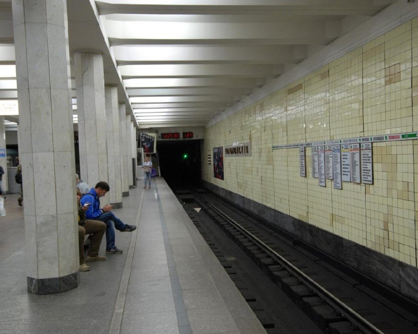 Метро Коломенская в 2000 году