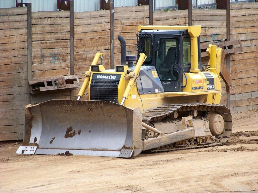 Трактор Комацу бульдозер