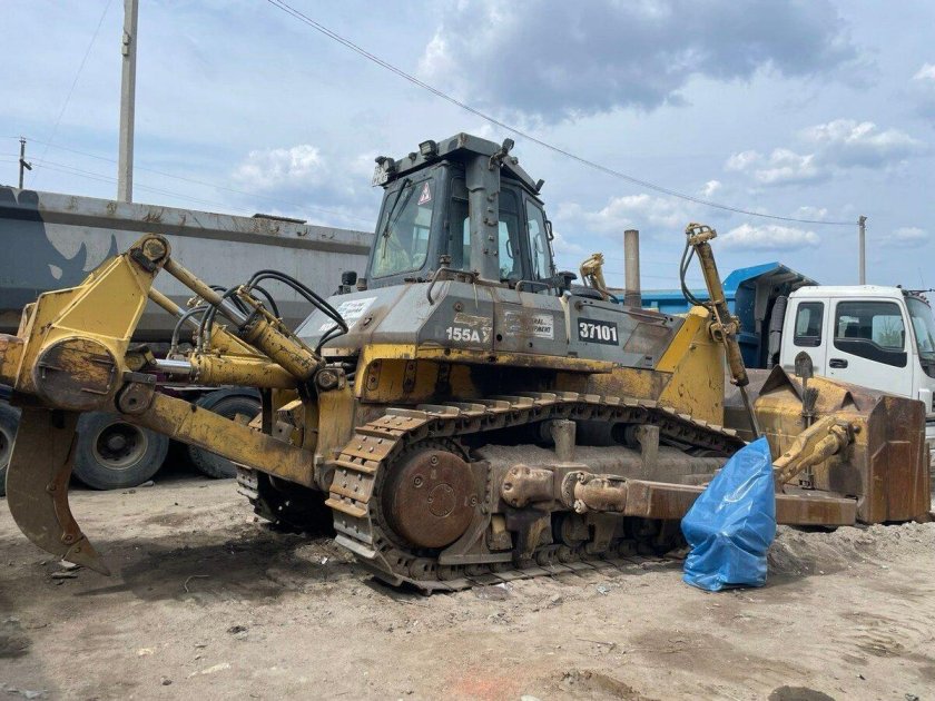 Гусеничный бульдозер комацу