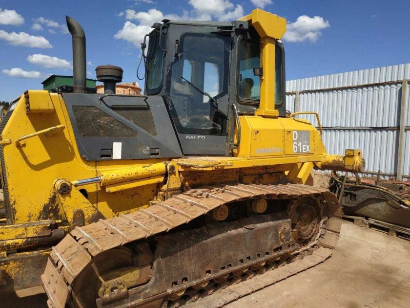 Бульдозер Комацу 61