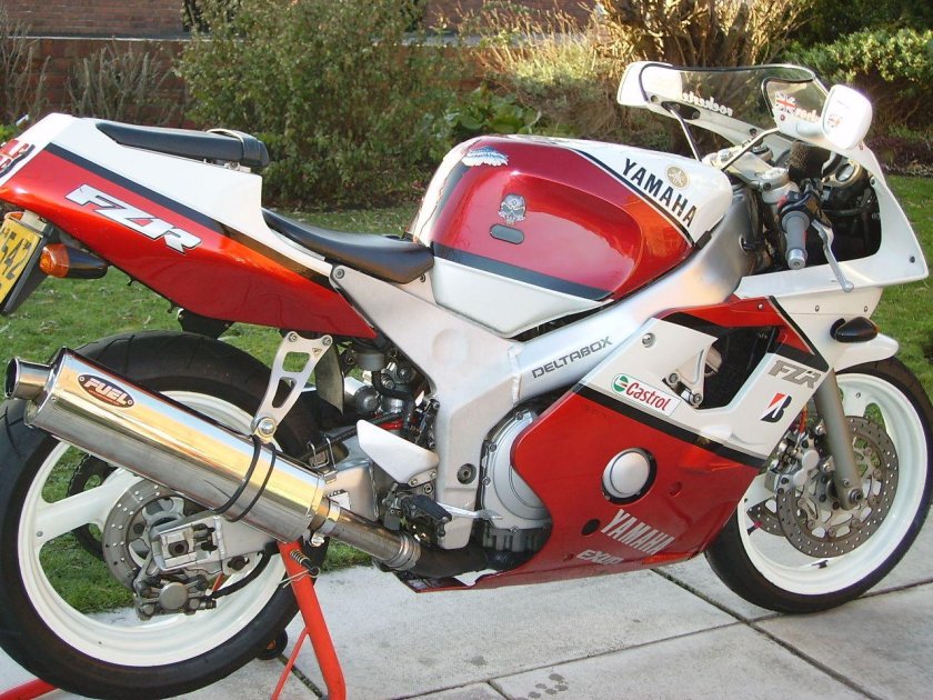Yamaha FZR 400