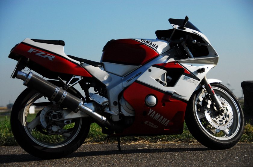 Yamaha FZR 400
