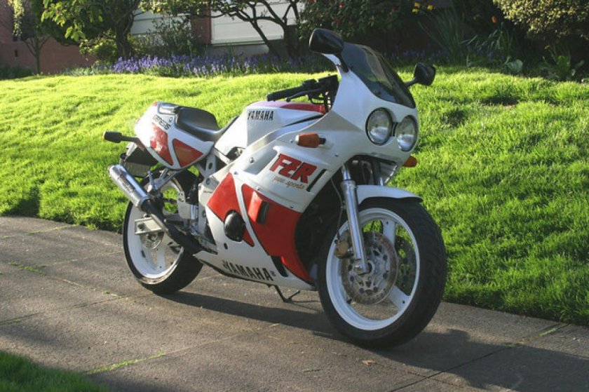 Yamaha FZR 400