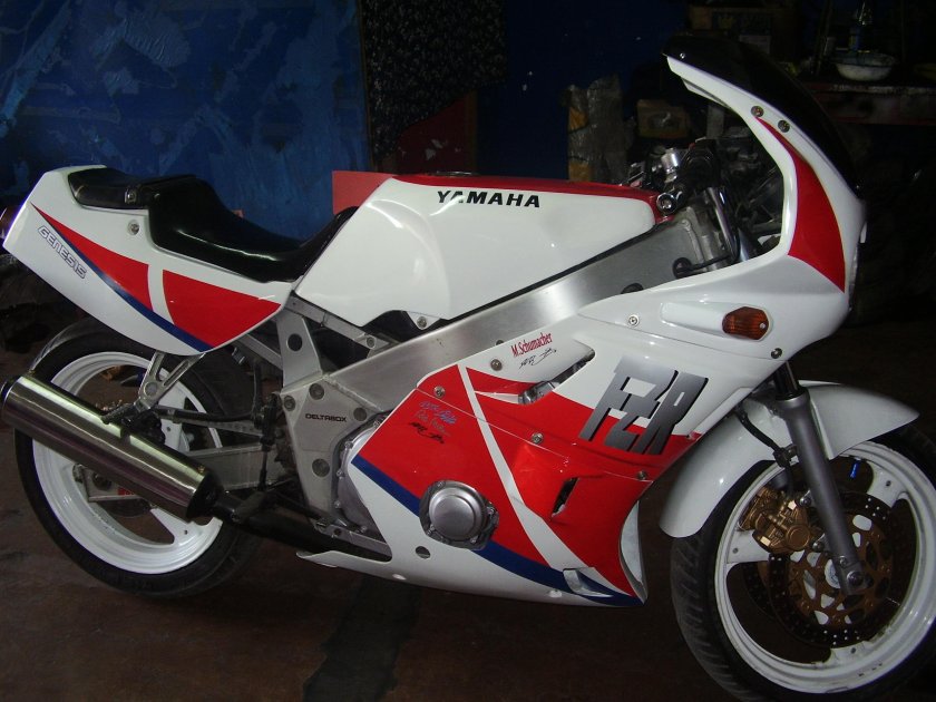 Yamaha FZR 400