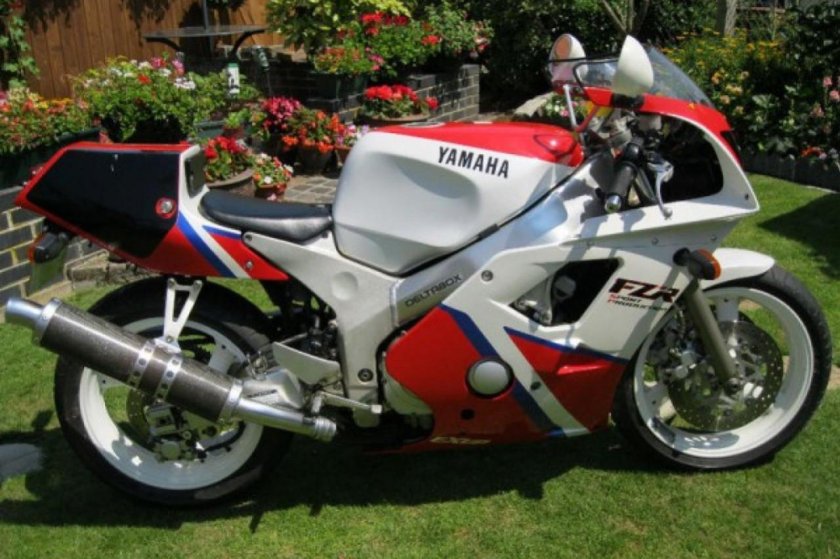 Yamaha FZR 400