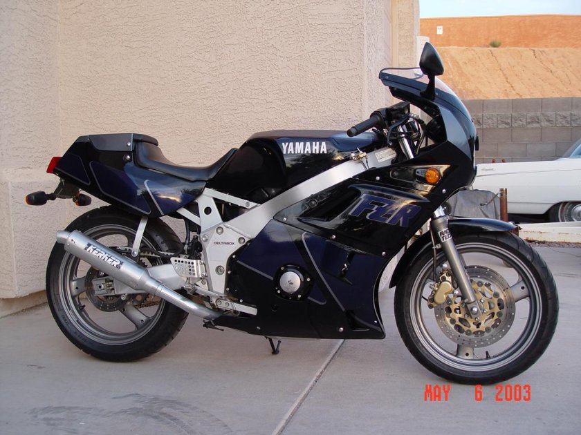 Yamaha FZR 400