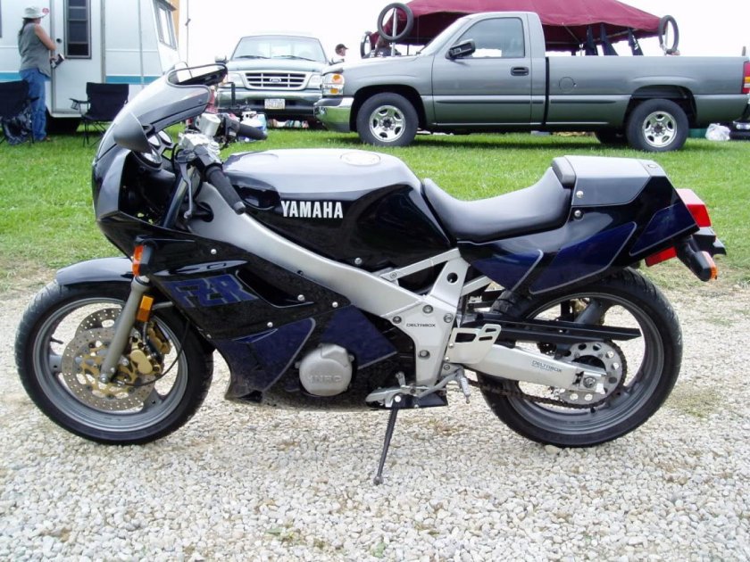 Yamaha FZR 400