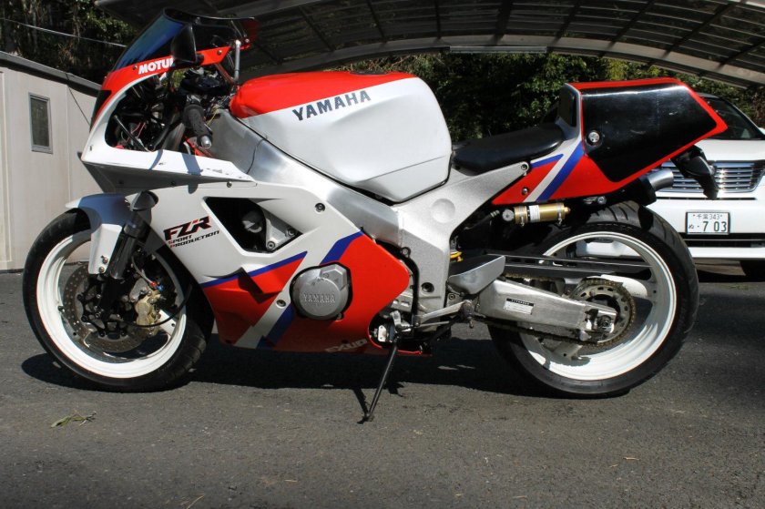Yamaha fzr 400 rr