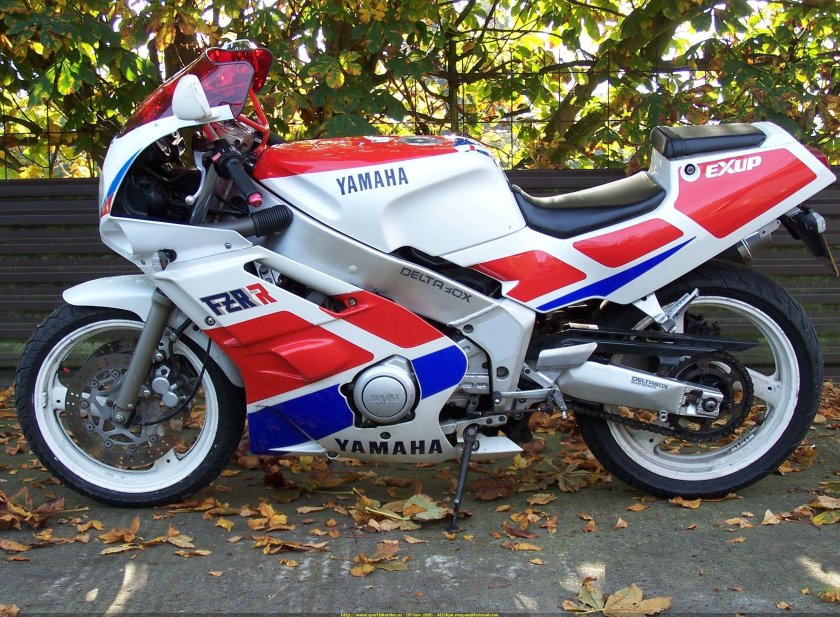 Yamaha FZR 400