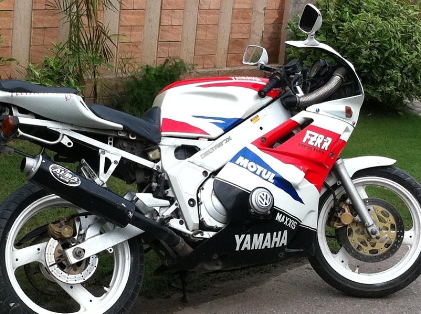 Yamaha FZR 400