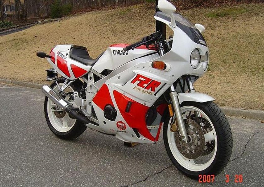 Yamaha FZR 400