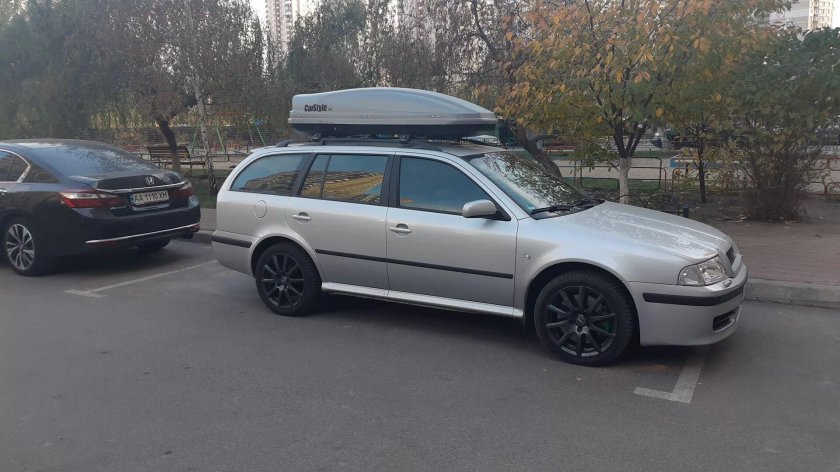 Skoda Octavia Tour бокс на крышу