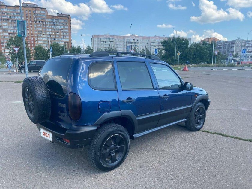 Chevrolet Niva синий
