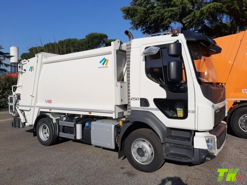 Мусоровоз с задней загрузкой