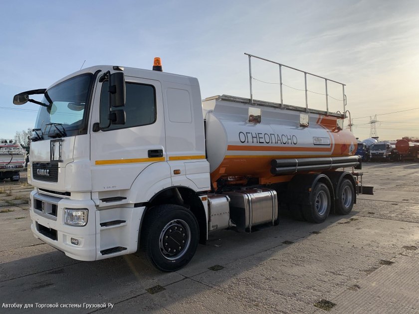 КАМАЗ 65207 топливозаправщик