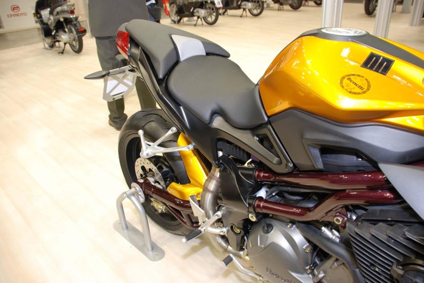 Benelli TNT 899