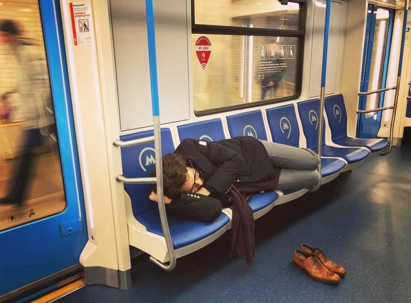 Андрей Малахов уснул в метро