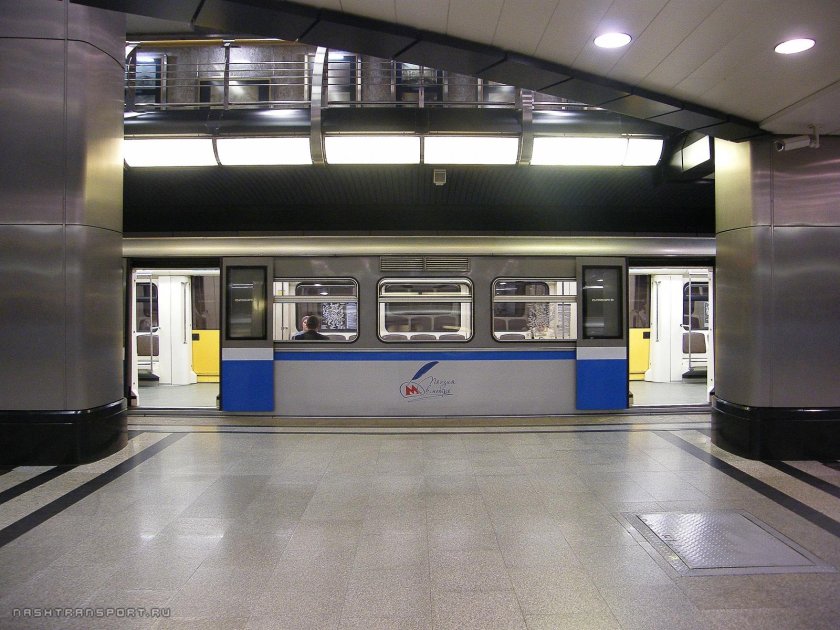 Поезд поэзия в метро