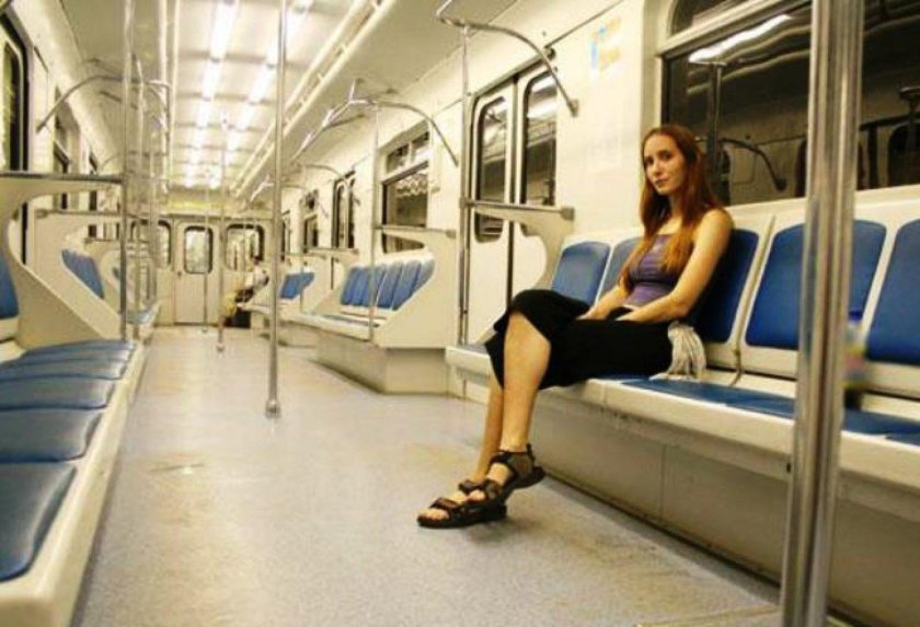 Девушки в метро