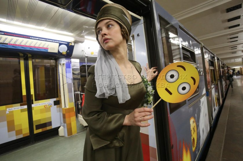 Поезд поэзия в метро
