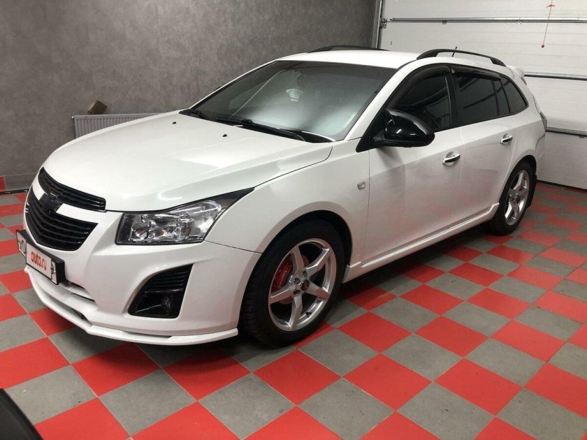 Chevrolet cruze белый универсал