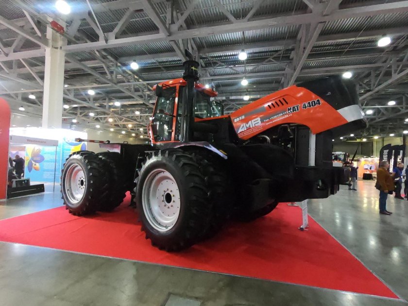 Трактор кат 4404