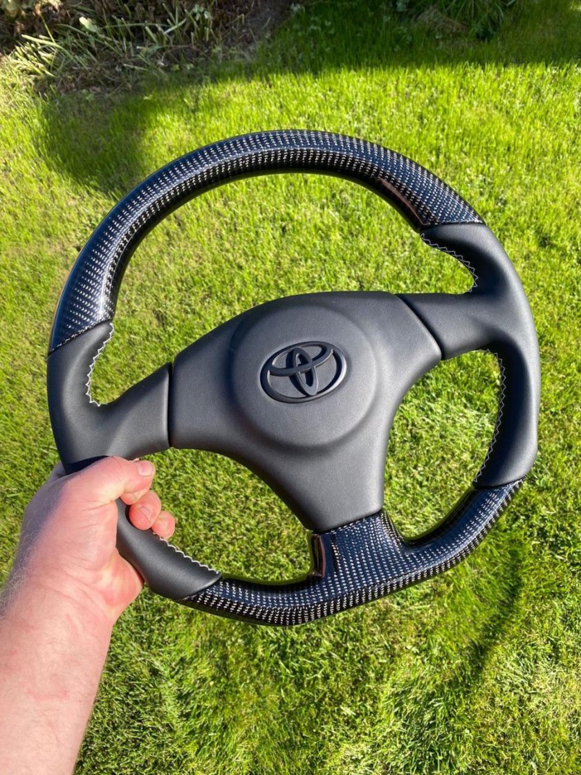 Руль Тойота карбон