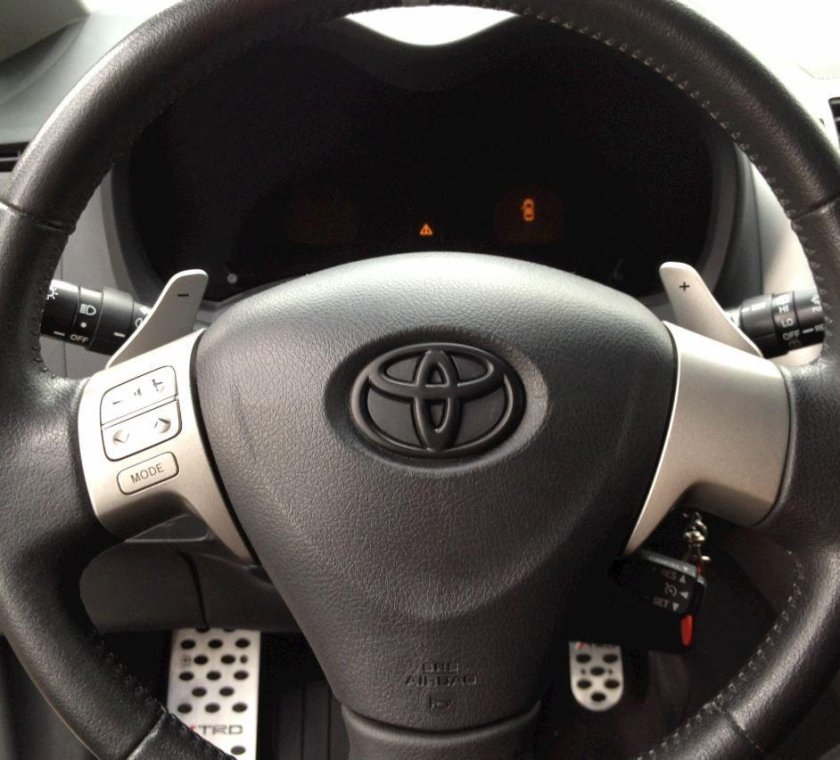 Руль аурис 2008