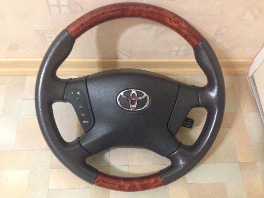 Руль Toyota Avensis 2008