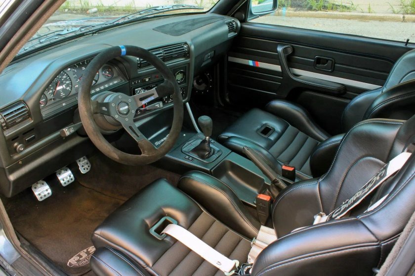 БМВ е28 салон