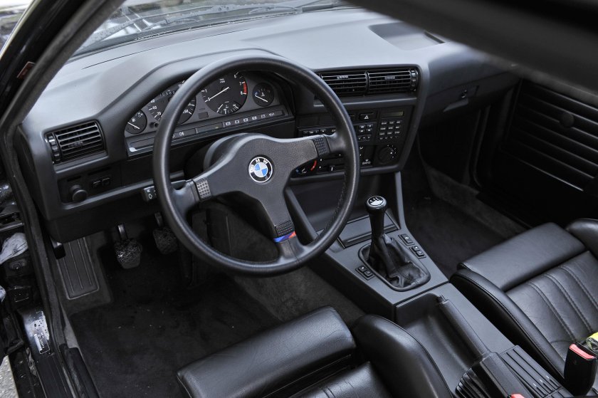БМВ е30 салон