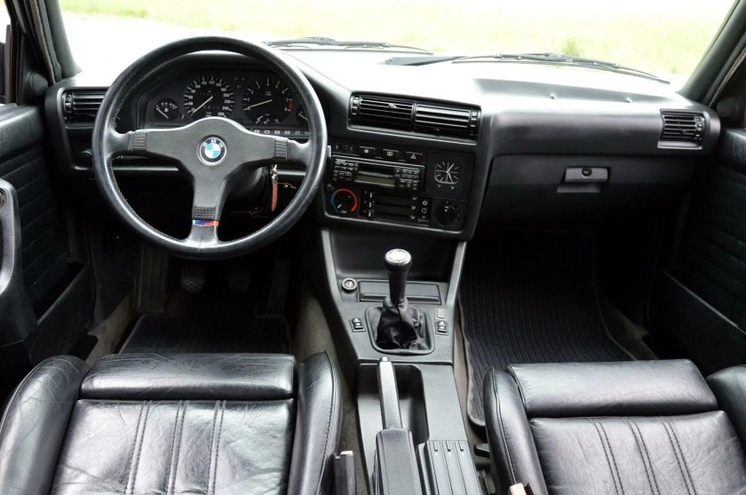 BMW e30 седан салон
