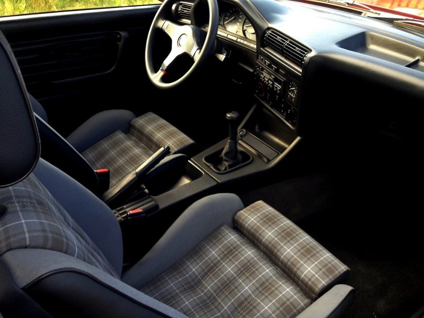 БМВ е30 салон