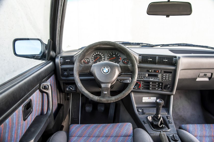 БМВ е30 салон