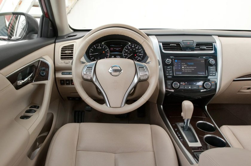 Nissan Altima 2008 салон