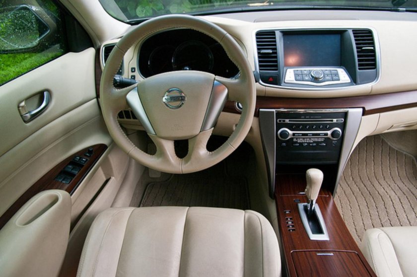 Nissan Teana 2010 Interior