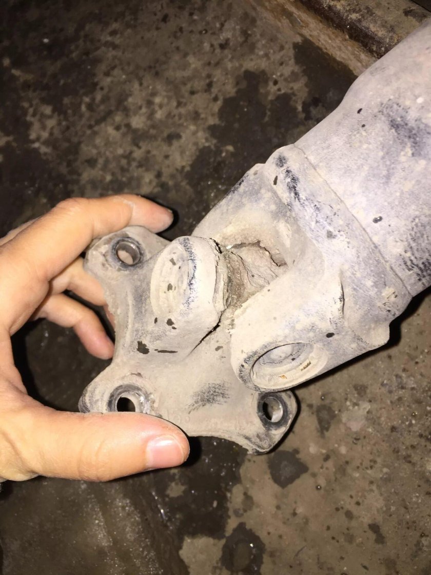 Крестовина кардана Ниссан Санни