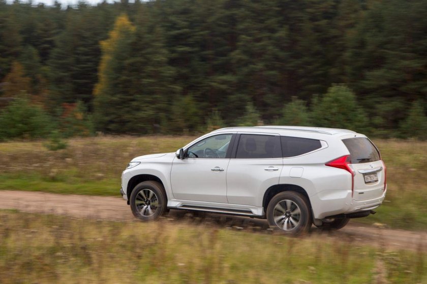 Тойота фортунер или Митсубиси Паджеро спорт