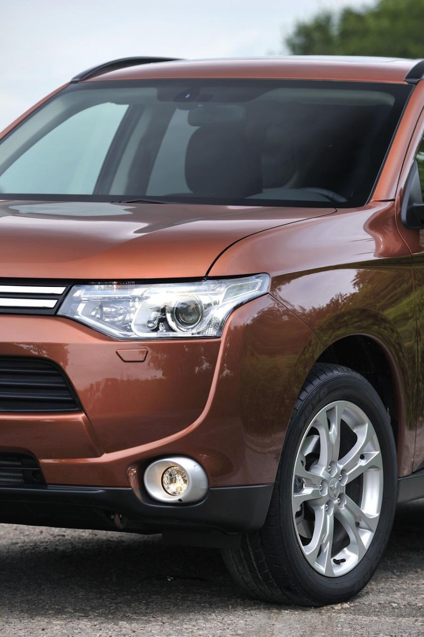 Митсубиси Аутлендер 2012