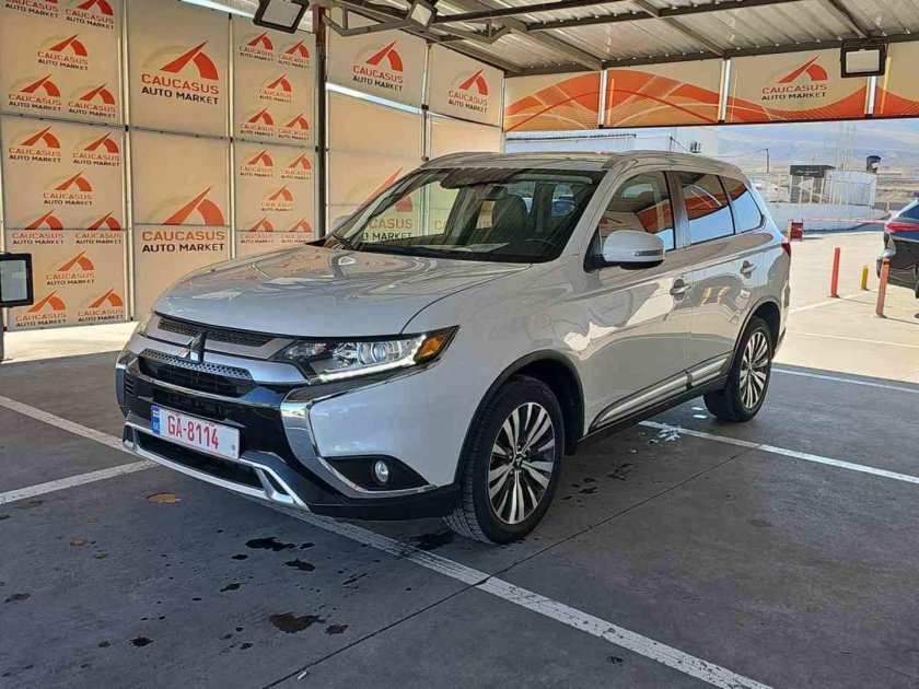 Mitsubishi outlander 2020