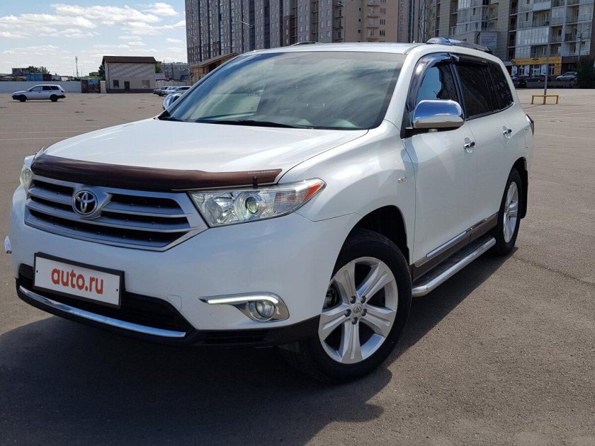 Toyota Highlander 2011 белый