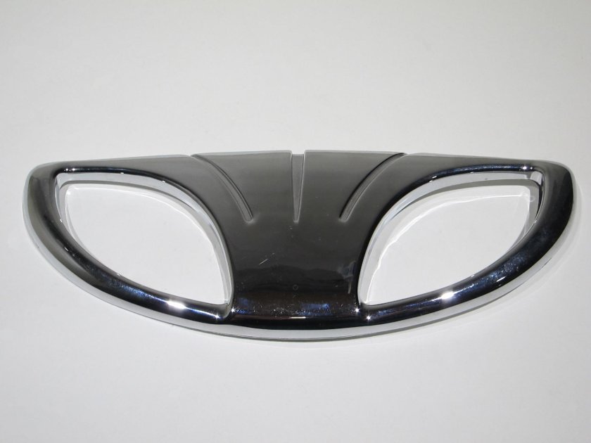 Значок Дэу на капот