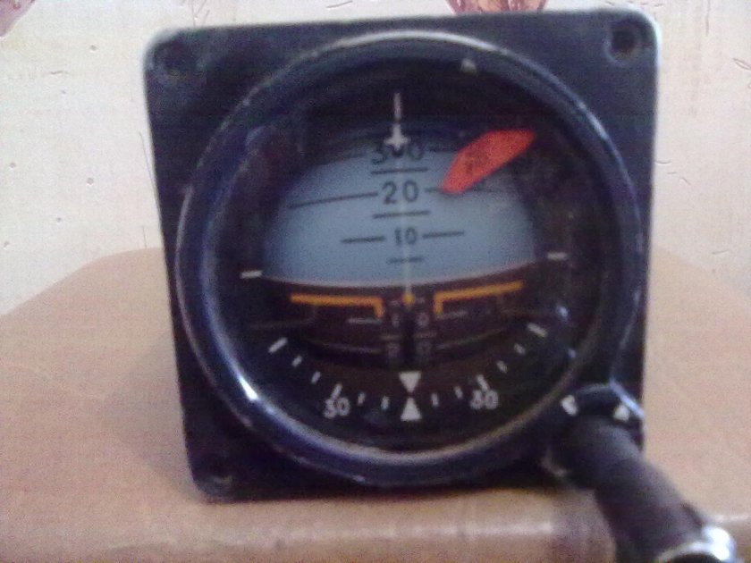 Командно пилотажный прибор