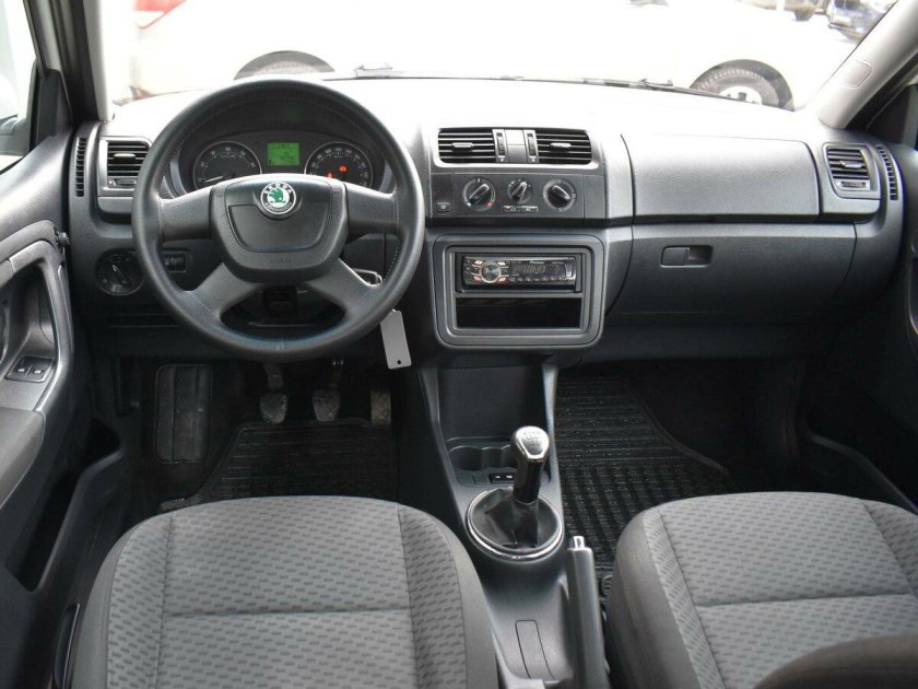 Шкода фабия 1.2 салон