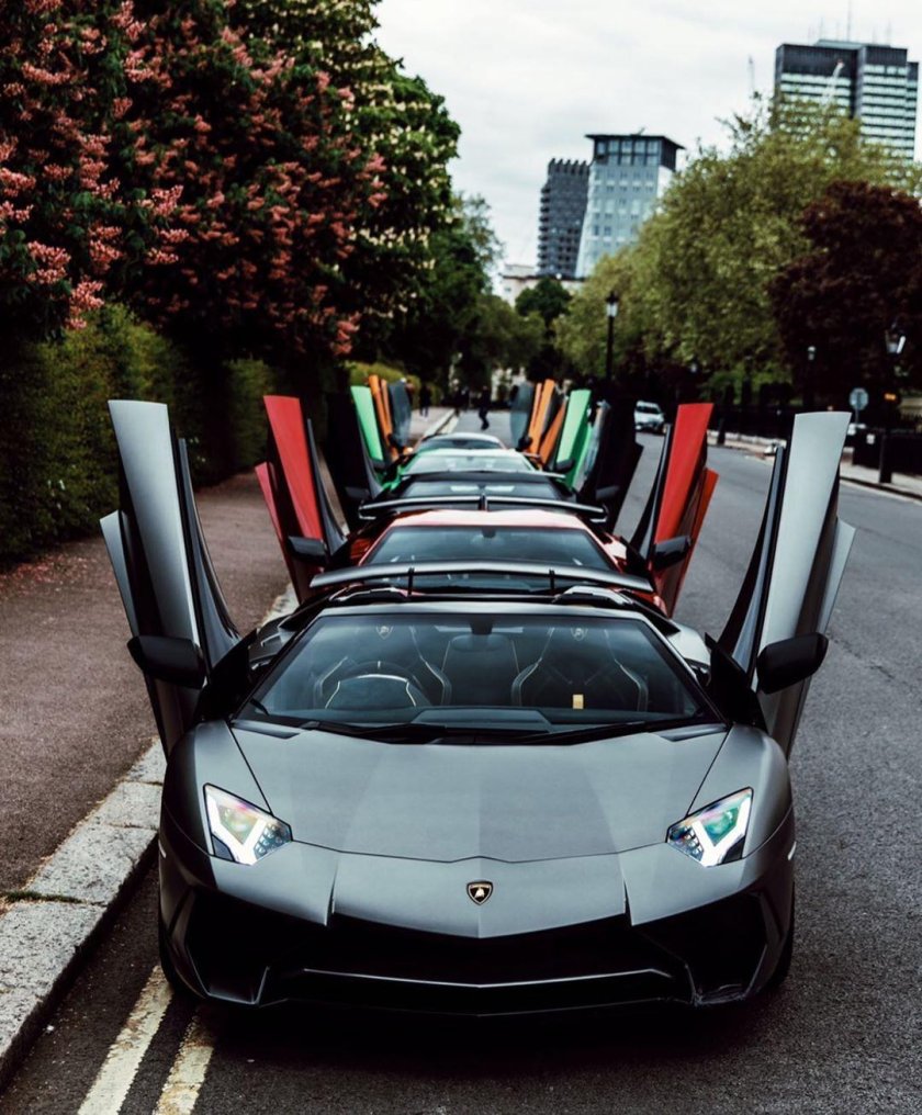 Бугатти авентадор