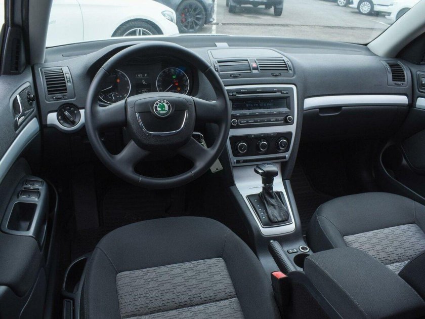 Шкода октавия 1.8 2012 салон