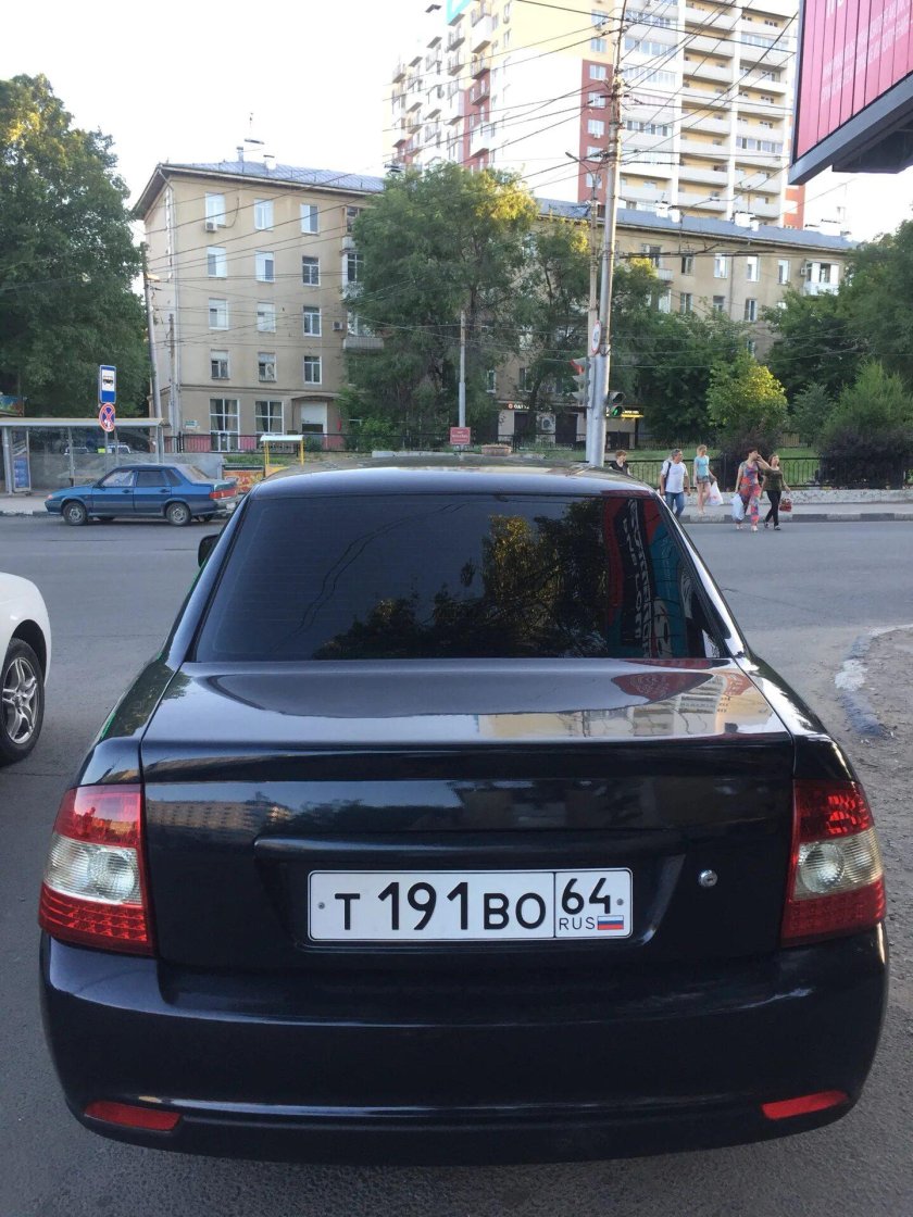 Приора 2 седан черная сзади